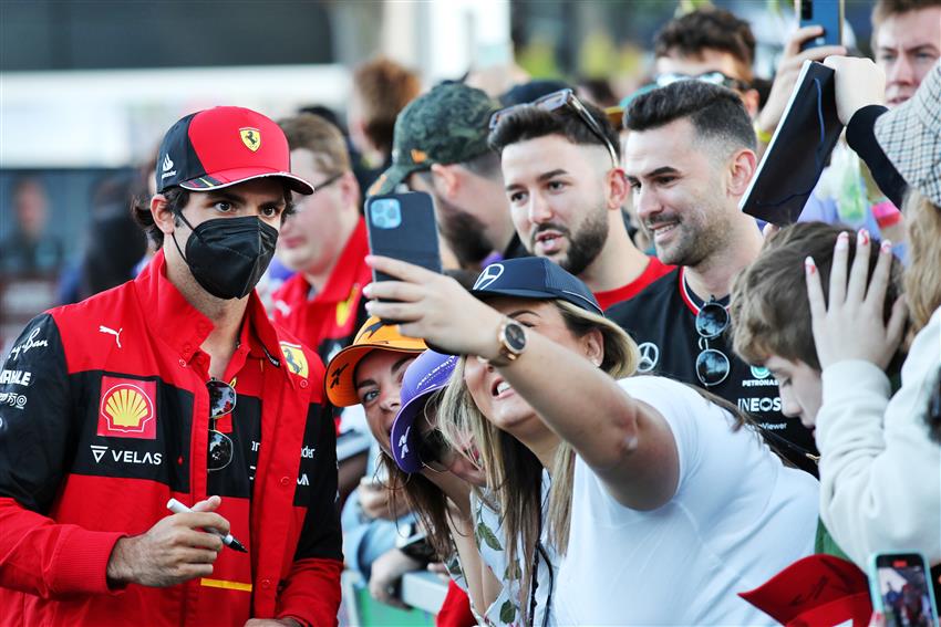 F1 fans taking selfies